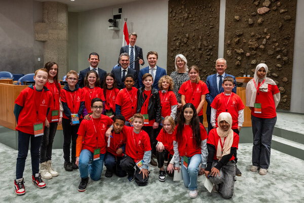 Groep 8 van De Bakelgeert voor even bekende politici