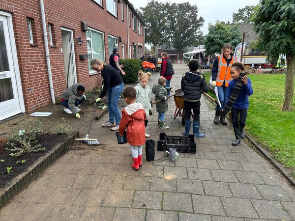 Bewoners in Mill halen tegels uit voortuin: meer groen en natuur, meer gezelligheid en minder wateroverlast