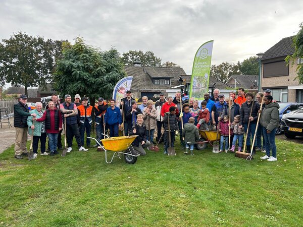 Bewoners in Mill halen tegels uit voortuin: meer groen en natuur, meer gezelligheid en minder wateroverlast