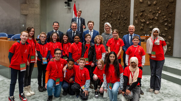 Groep 8 van De Bakelgeert voor even bekende politici