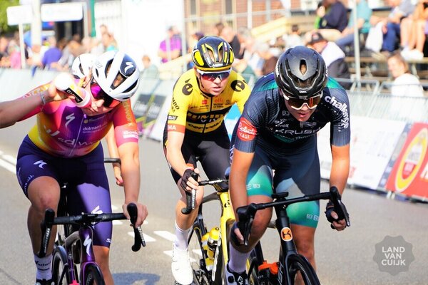 Lorena Wiebes en Chantal van den Broek-Blaak aan start Daags na de Tour